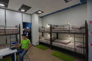 Хостелы Flatcom Hostel Минск Кровать в общем 6-местном номере для мужчин и женщин-3