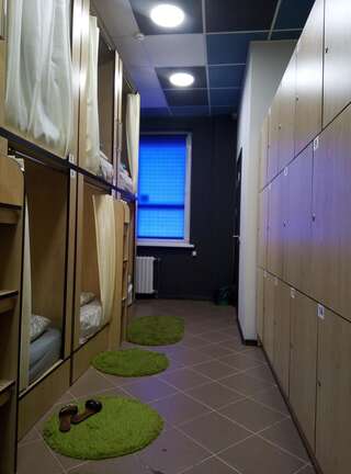 Хостелы Flatcom Hostel Минск Капсула в общем номере для мужчин и женщин-4