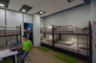 Хостелы Flatcom Hostel Минск Кровать в общем 6-местном номере для мужчин и женщин-25